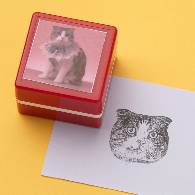 Charity-Porträtstempel nach Maß | Jede Bestellung spendet 1 lb Katzenstreu