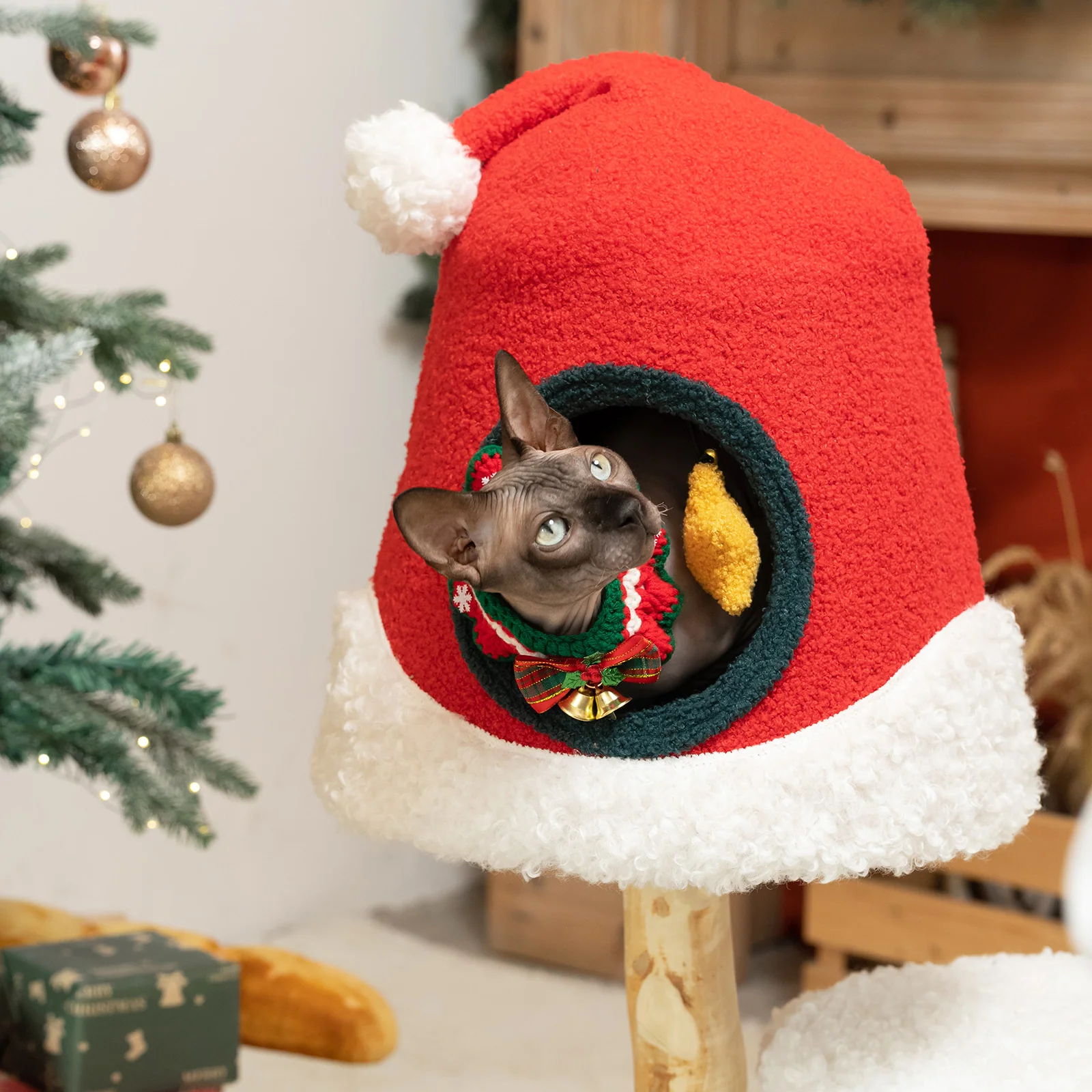 VIP 800 Meow Coins + $129.9 för Santa Hat Cat Tree