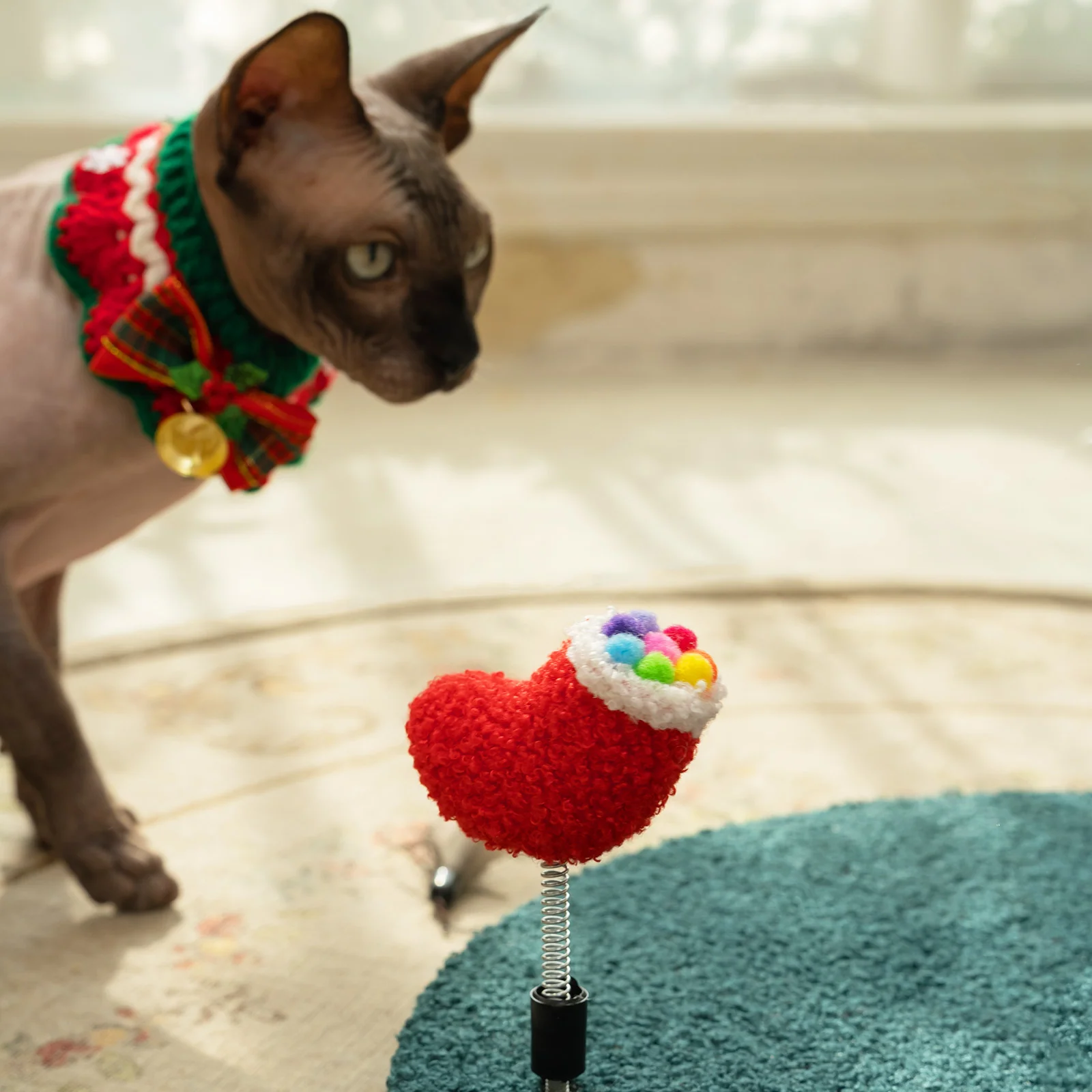 VIP 800 Meow Coins + $129.9 för Santa Hat Cat Tree