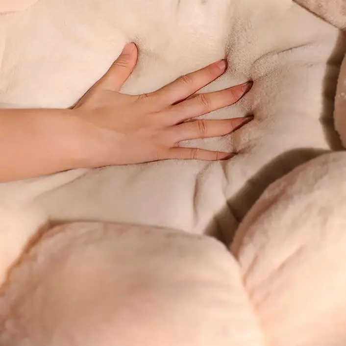 Bloomy Flower Cozy Plush Cat Bed for Kittens and Puppies
