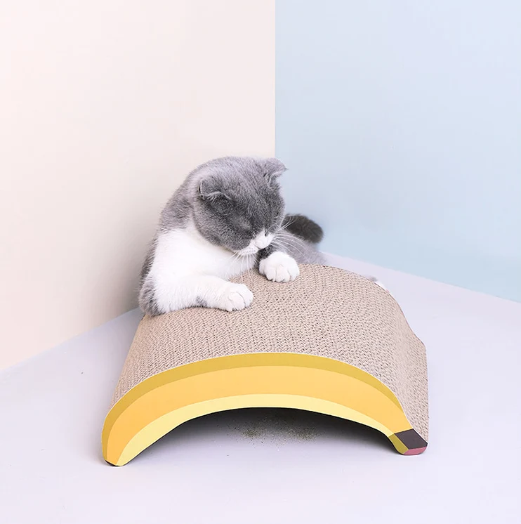 Bananenförmige Kratzunterlage für Katzen aus Wellpappe